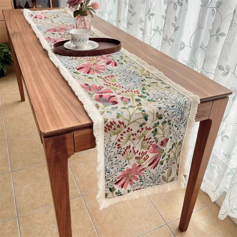 Tischläufer im nordischen Stil aus Baumwollmischung mit Blumenmuster